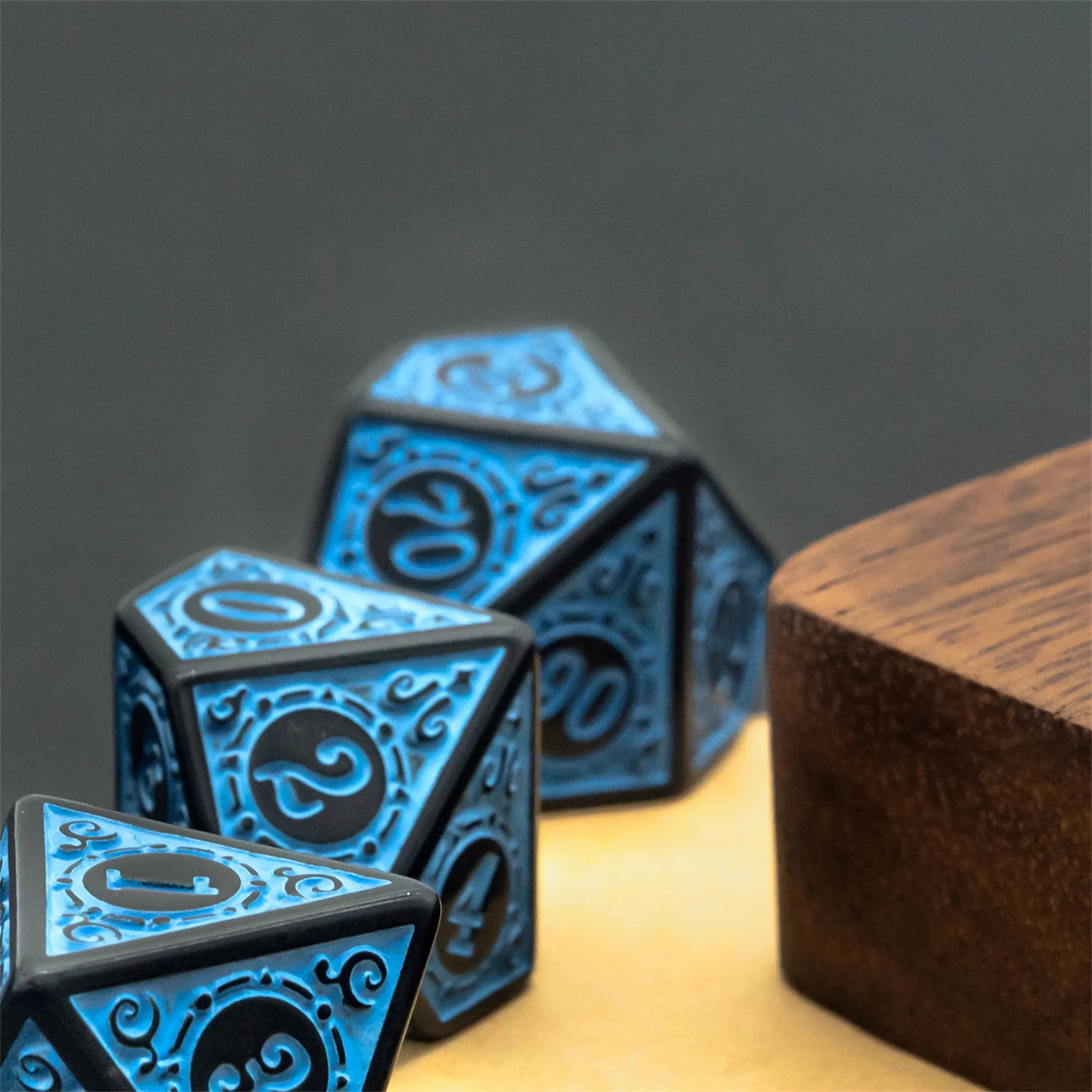 High Quality Plastic DND Dice  - Retro Gaming Fonts recensione e prezzo
