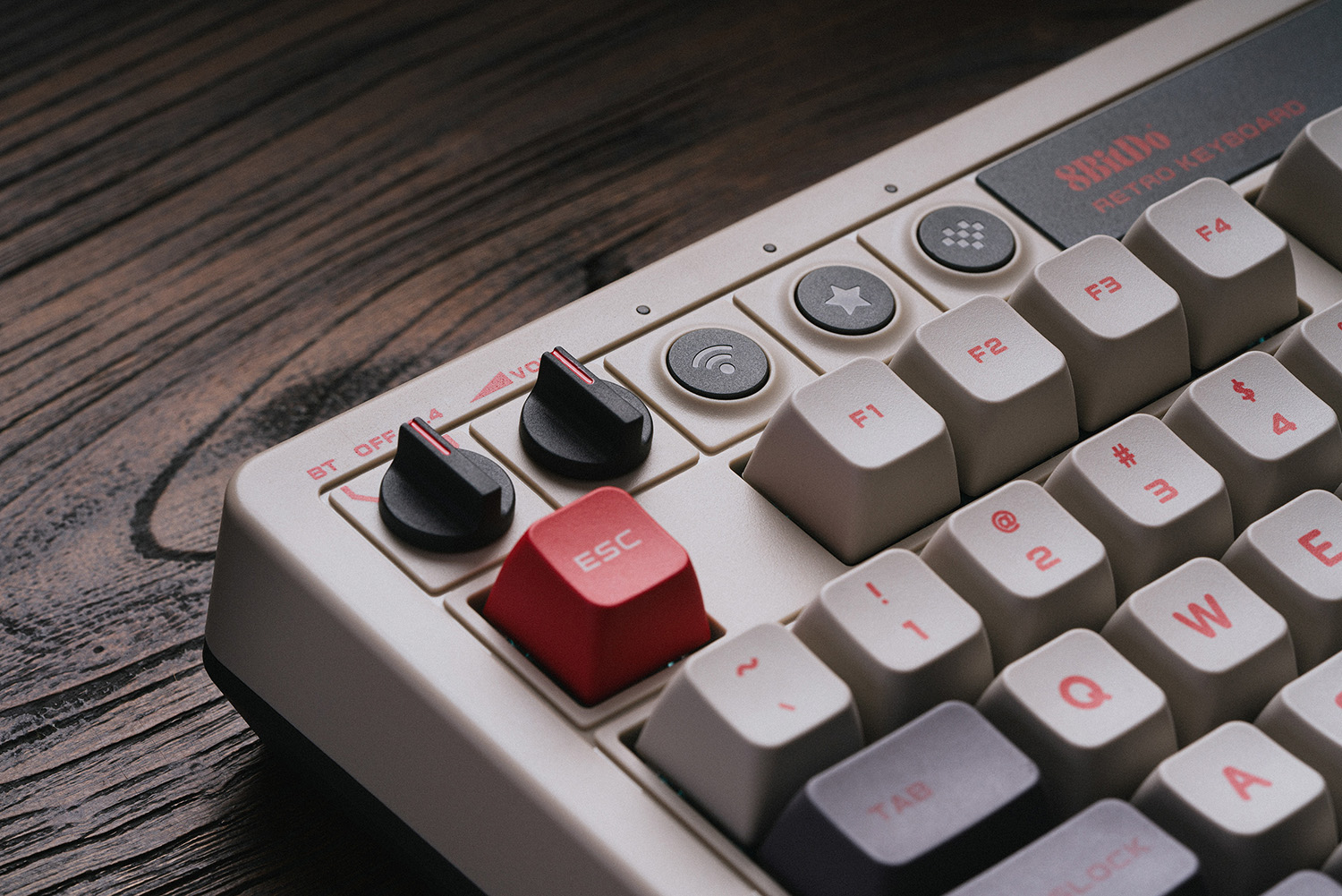 8Bitdo Retro Mechanical Keyboa - Retro Gaming Windows recensione e prezzo